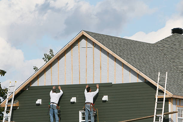 Professional Siding Installation technician working in Greenvale, NY